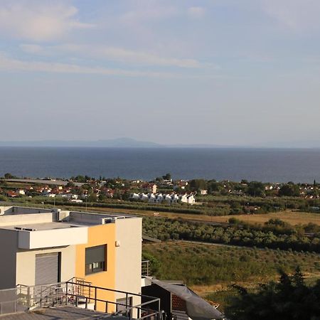 Heaven Horizon Villa Karianí Exterior photo
